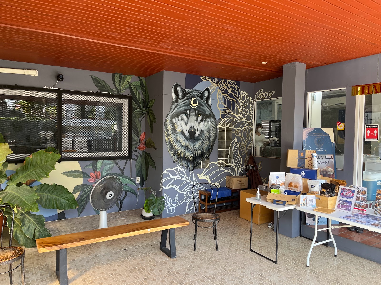 Wolf Croissantery in the food district