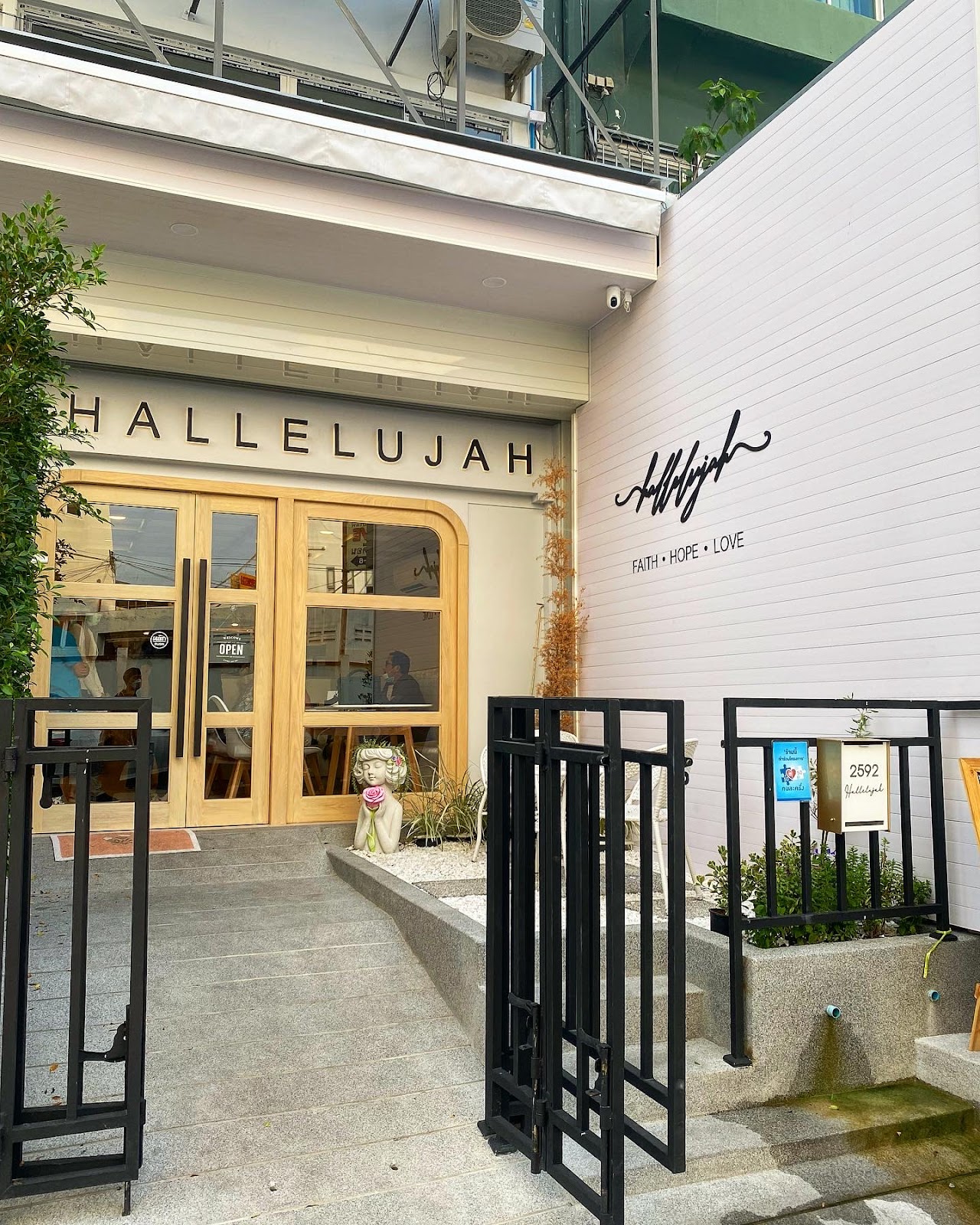 Hallelujah Cafe’ Hallelujah Cafe