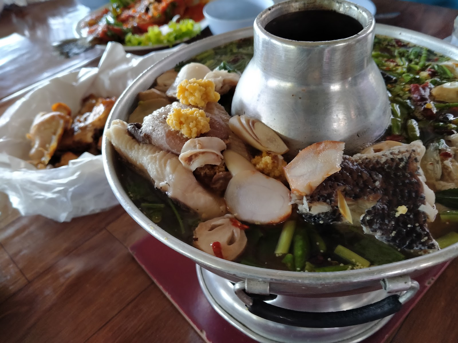 Nongmiew Krua Oa Dam Restaurant