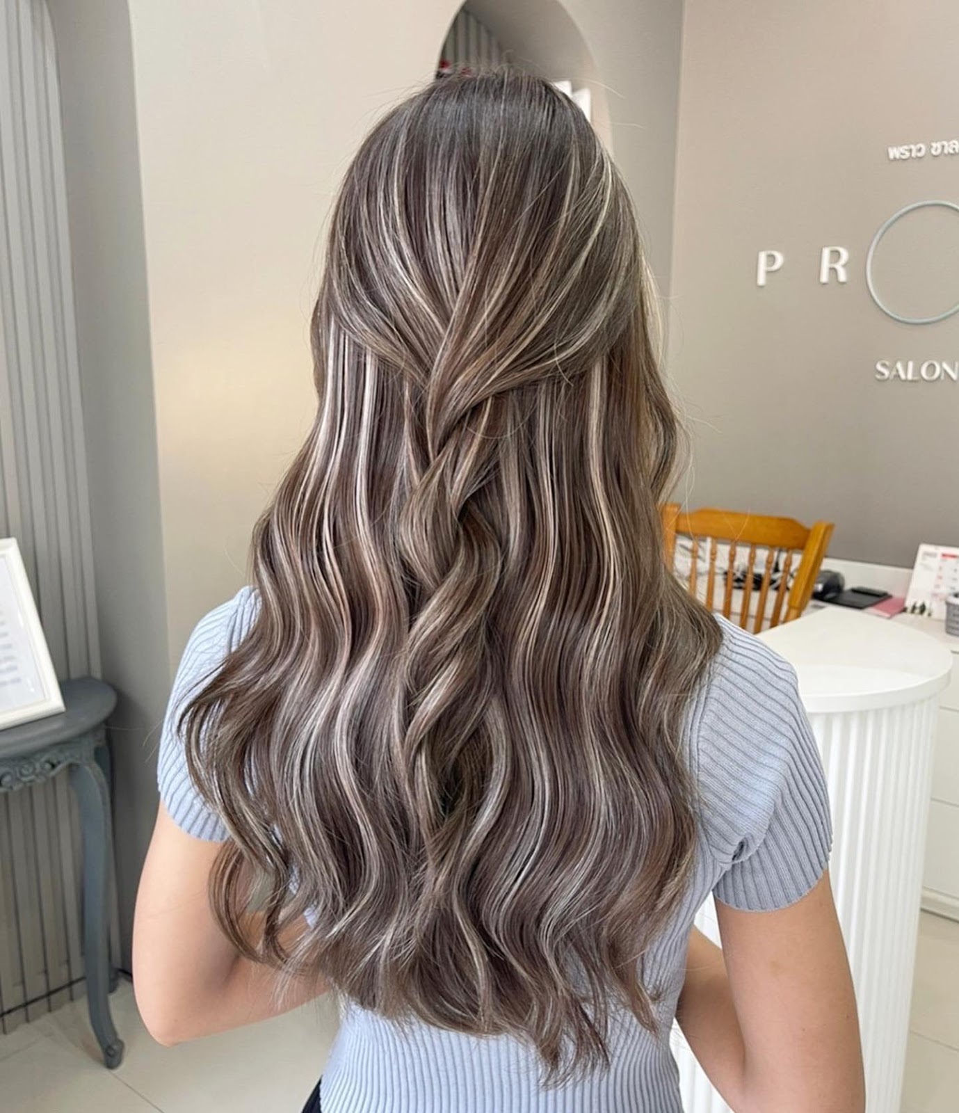 Proud salon Suthisan