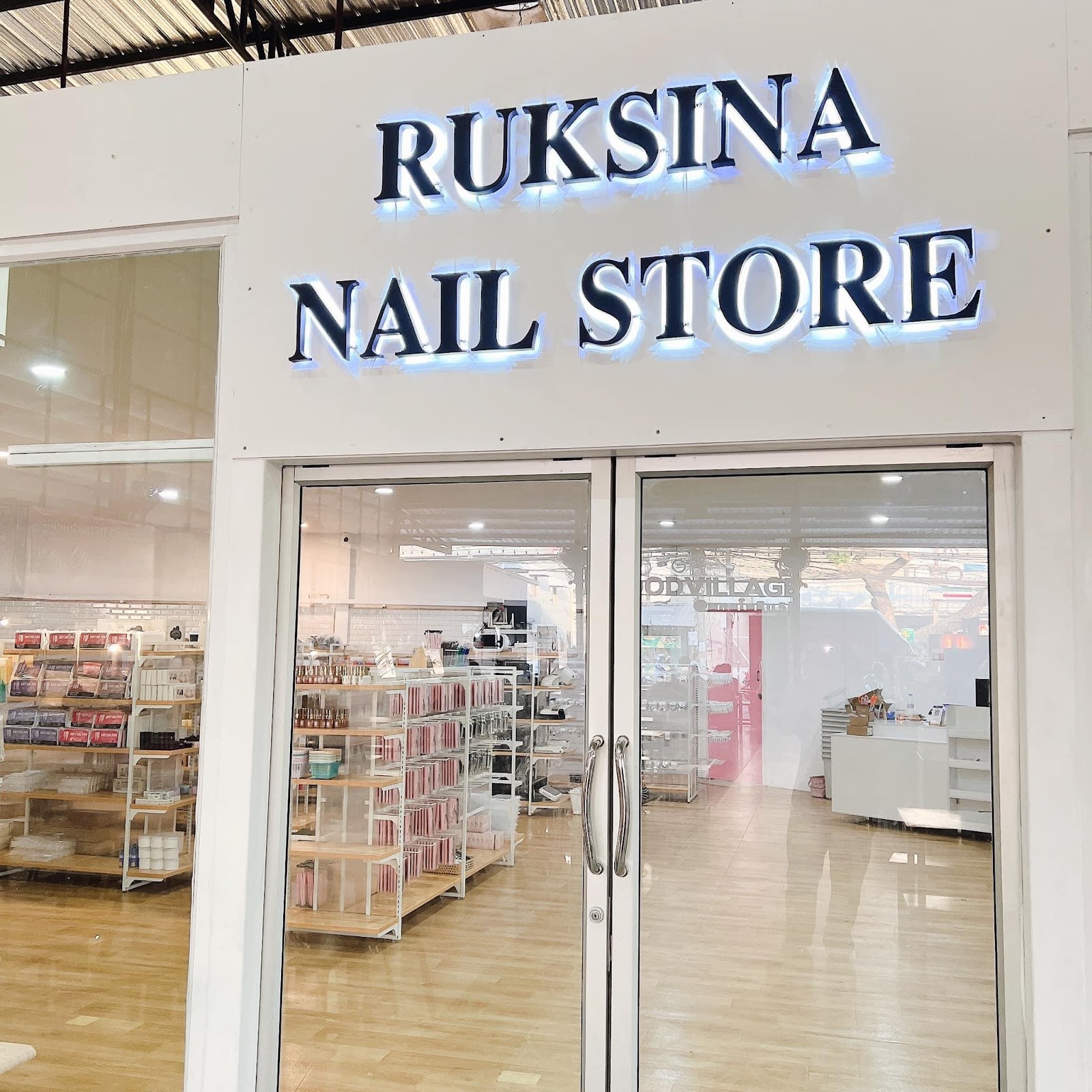 Luxina Nail Store