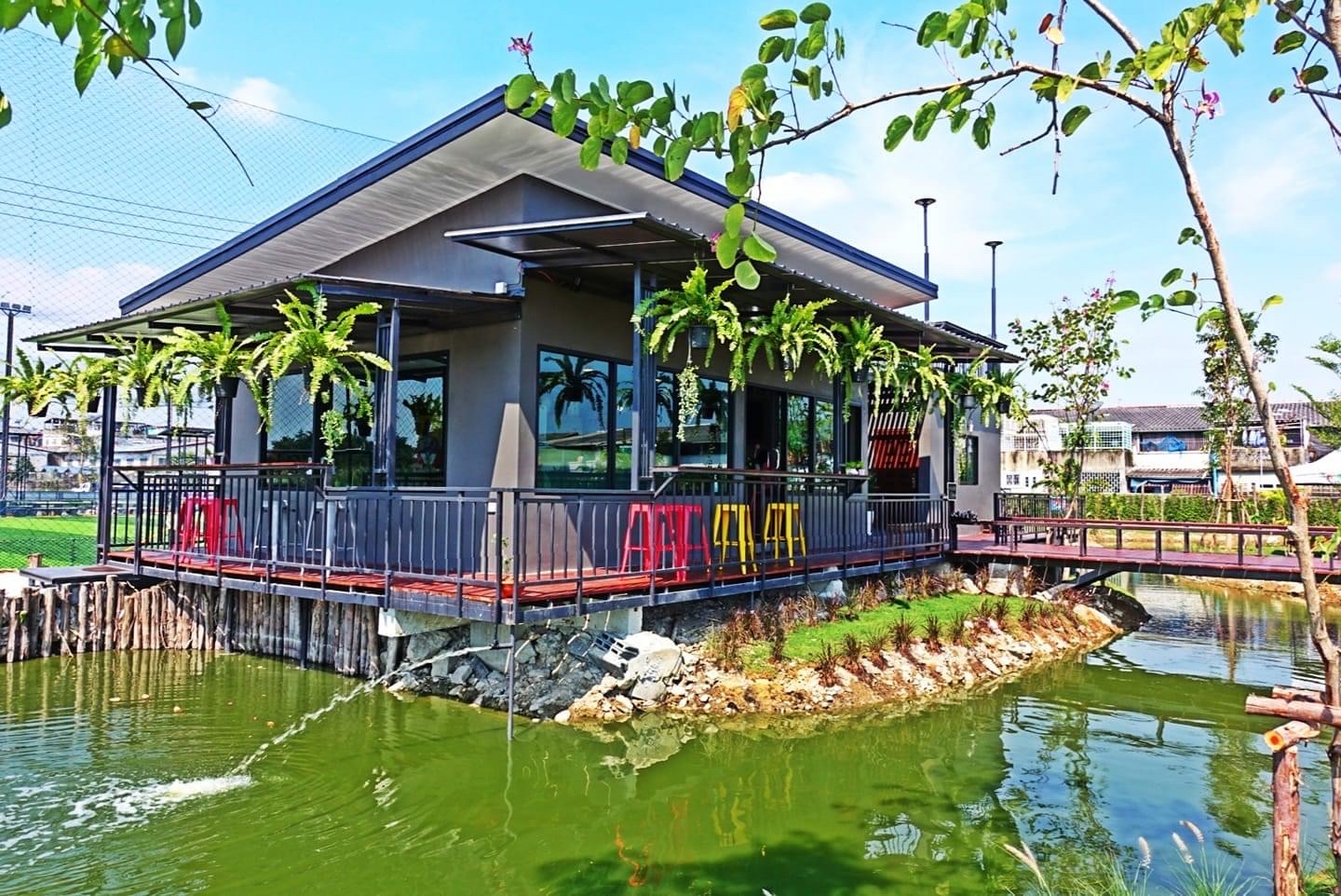 Young 90&#8217;s Coffee Cafe