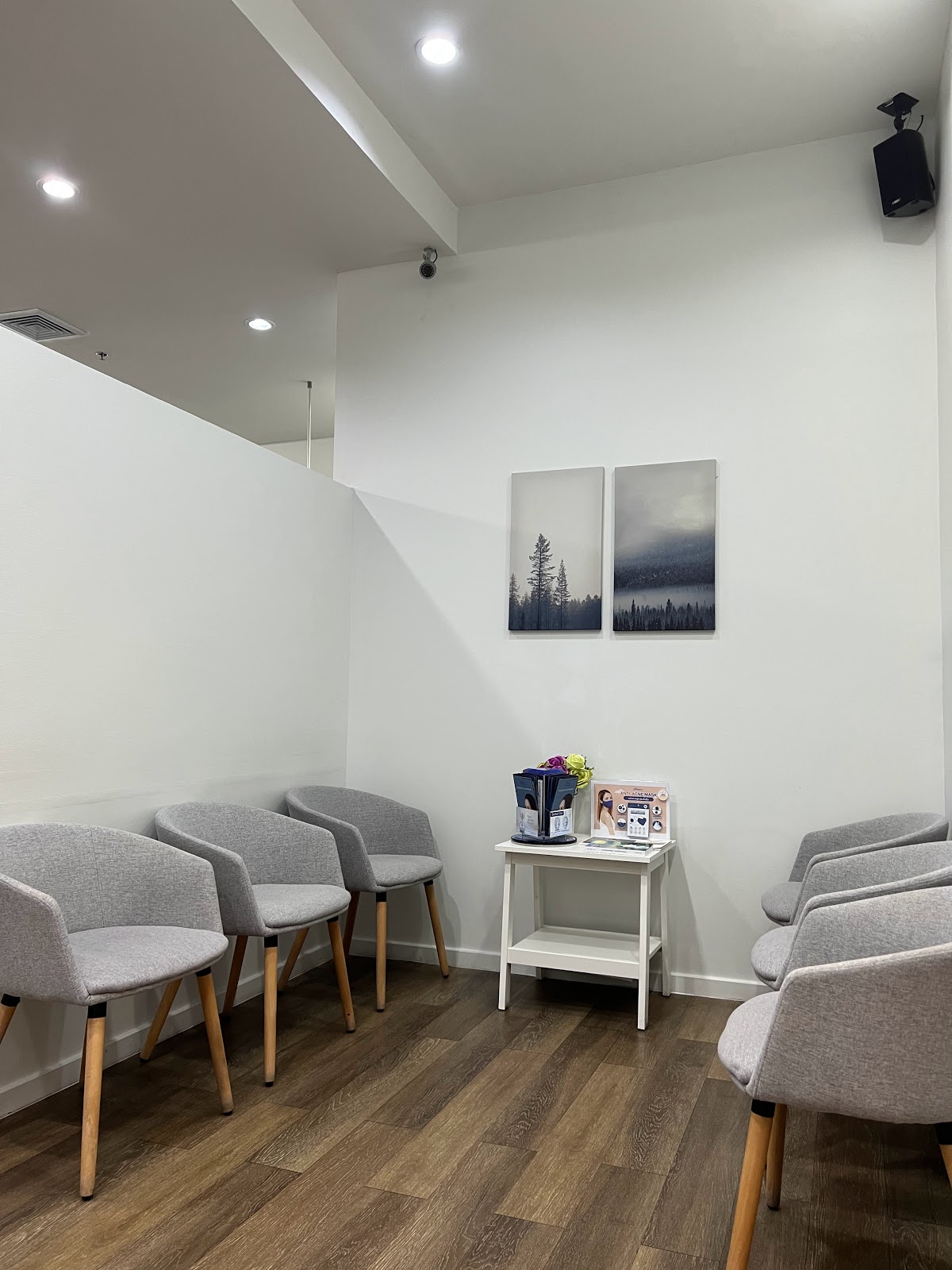 Pornkasem Clinic, Central City Bangna Branch (Acne Treatment Clinic)