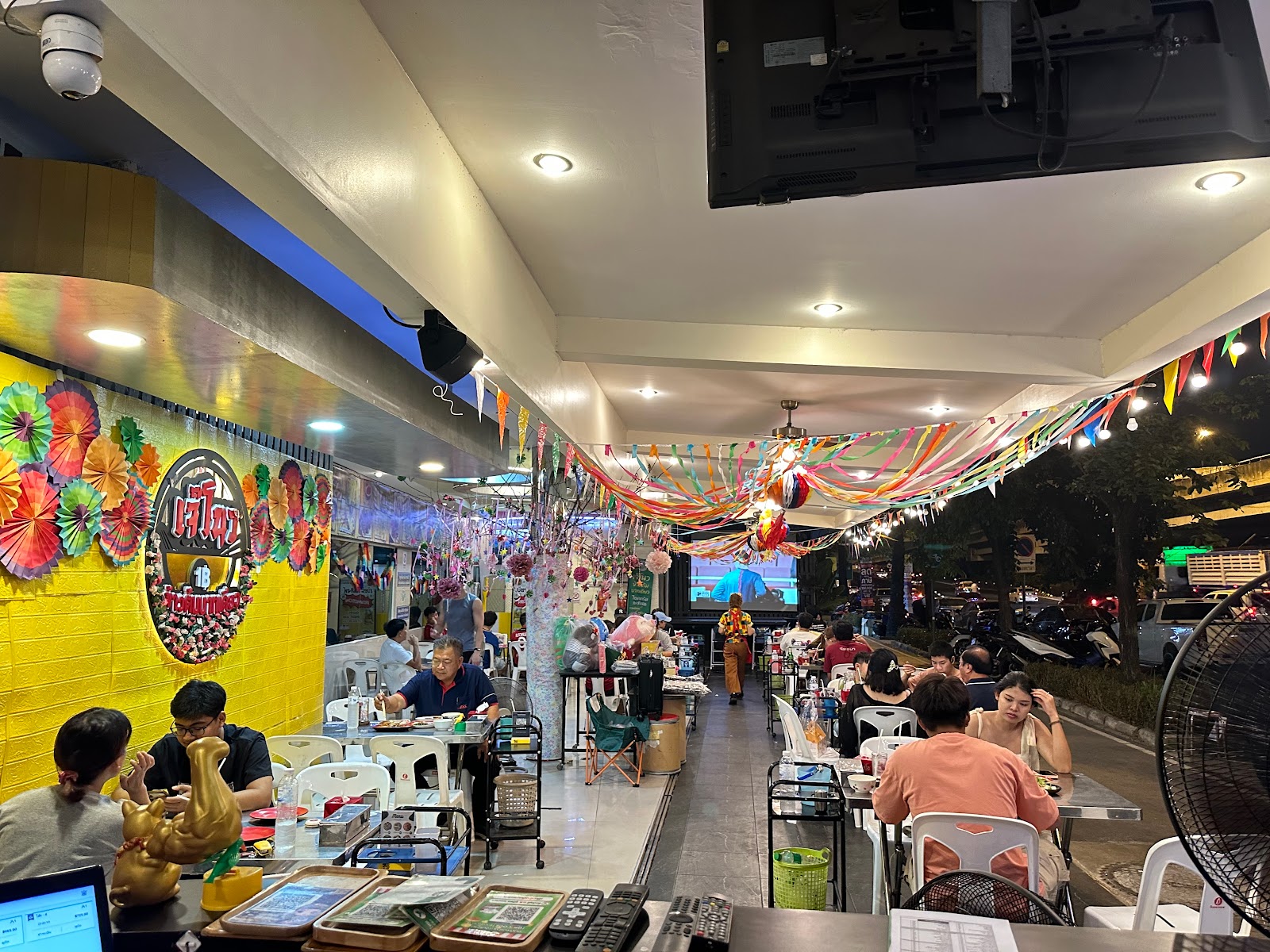 Sister Nou Khao Tom, 1 baht