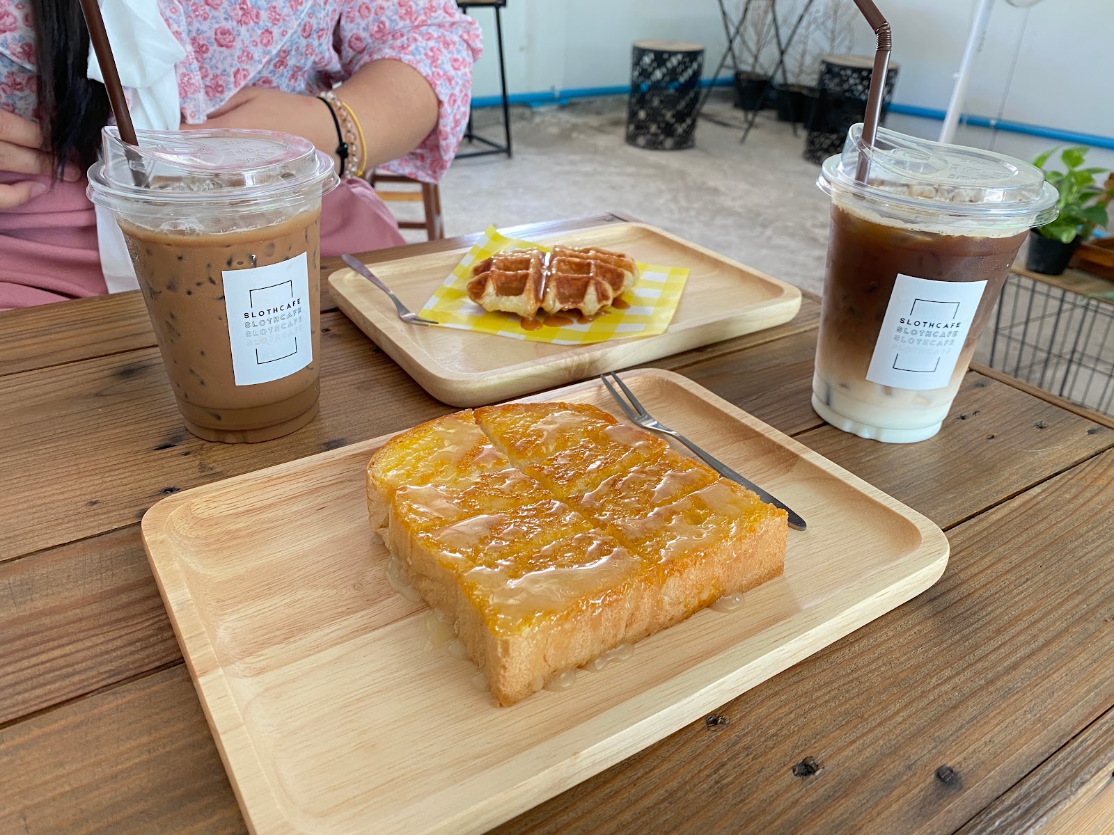 Sloth Cafe, fresh coffee, croffles, toast, sandwiches