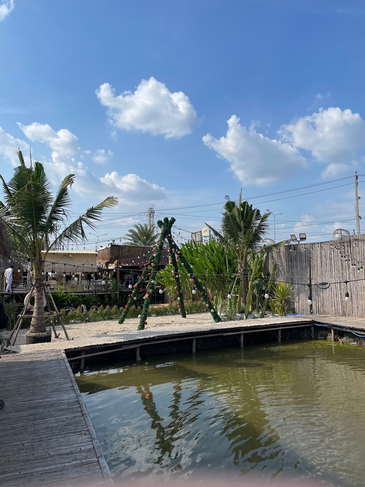 Thammachat Isang Beach Cafe