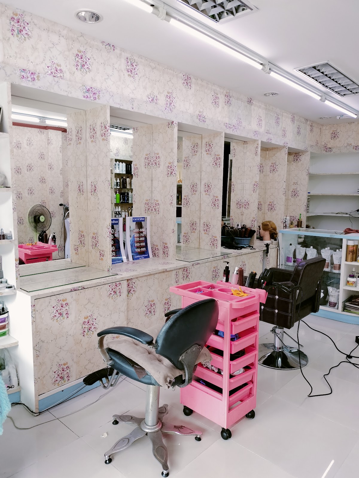 Jane Salon Hair Salon (perms, hair straightening, coloring, chemical treatments, hair spa, washing, drying) has been in business for 11 years.