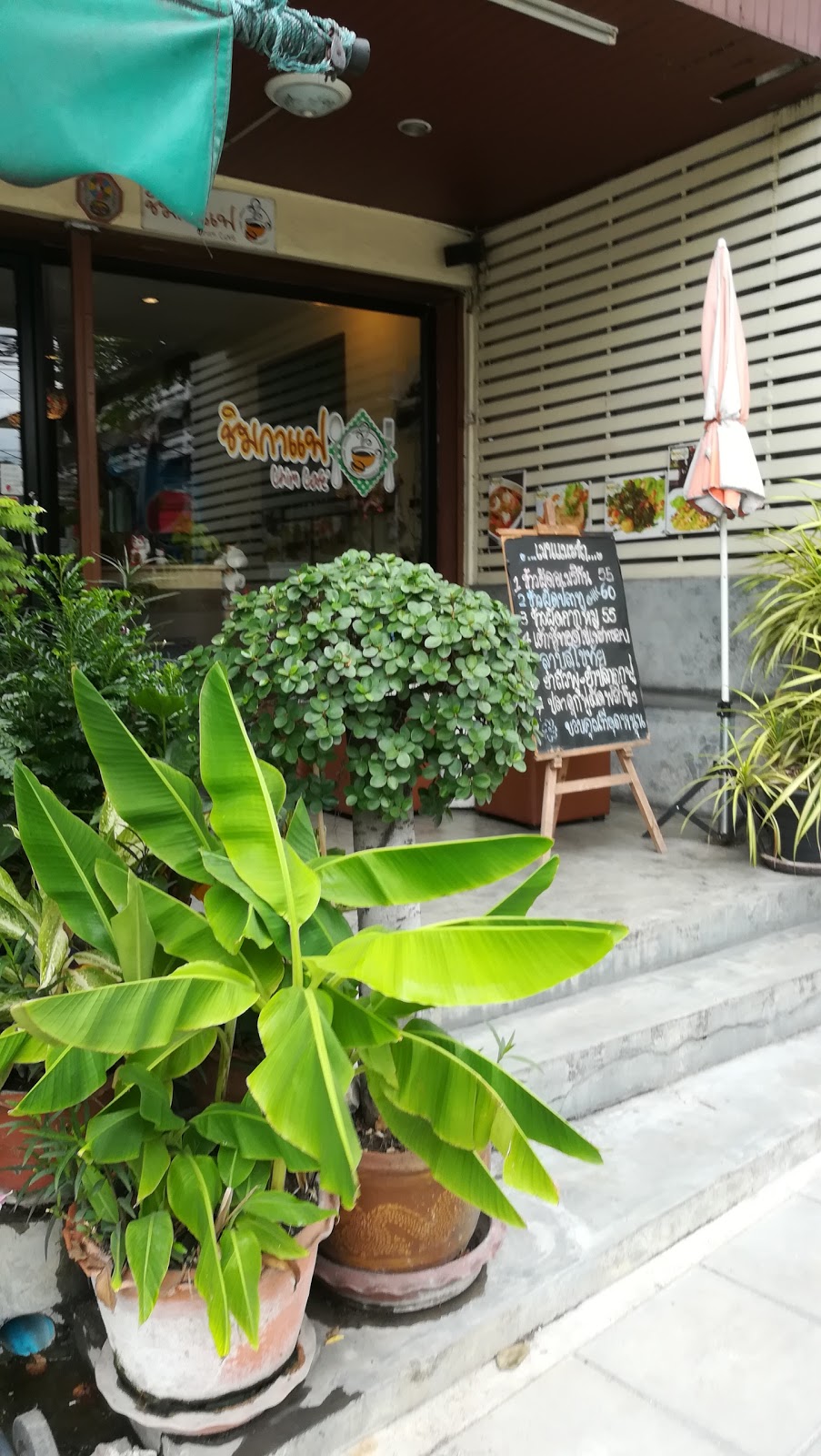 Coffee and Thai food tasting shop