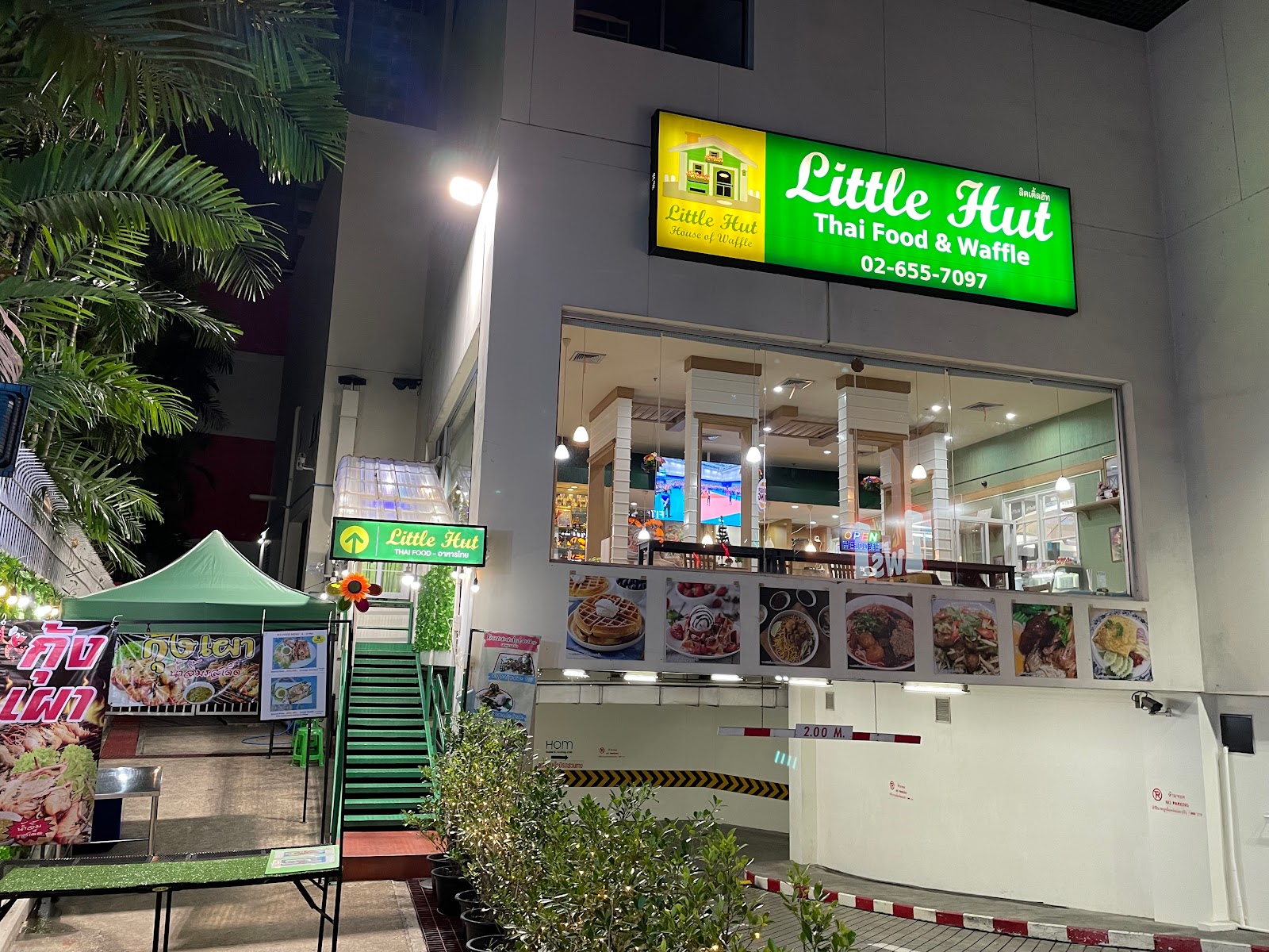 Little Hut Thai Food and Waffles