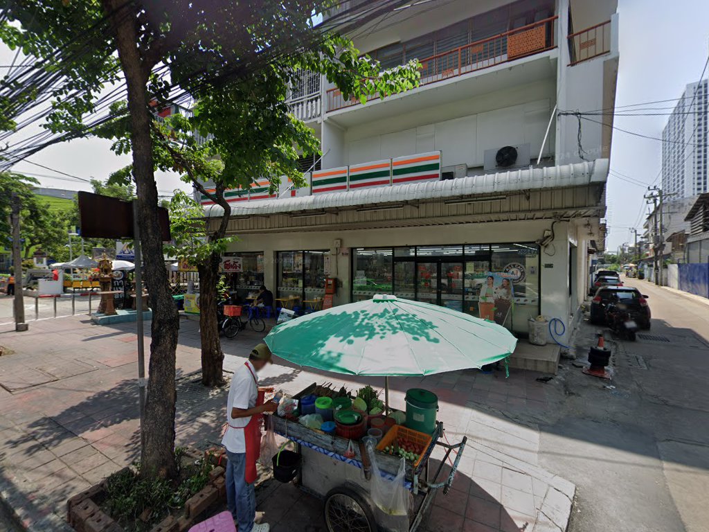 Tuna noodles and wonton