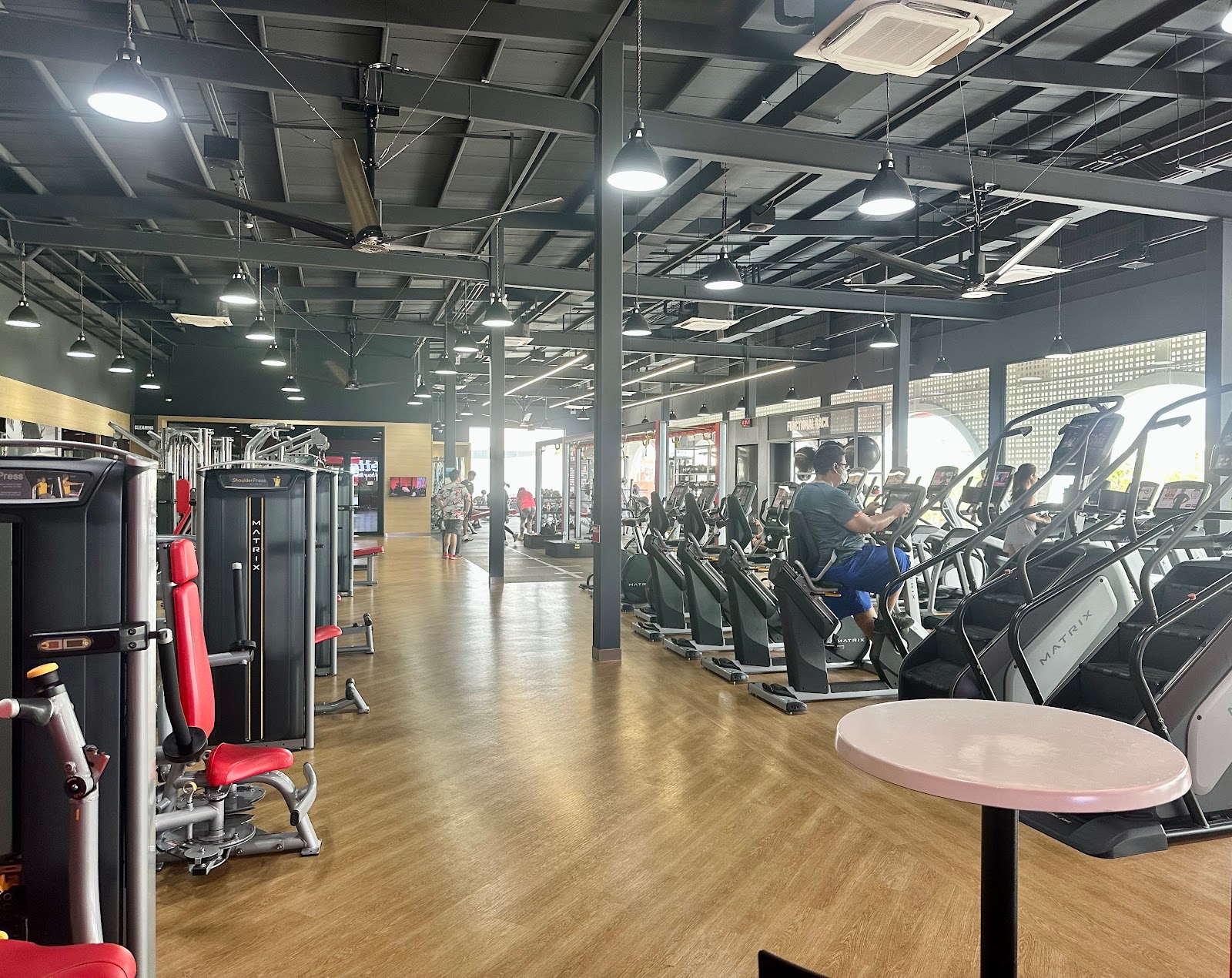 Jets 24 Hour Fitness on Saimai Avenue