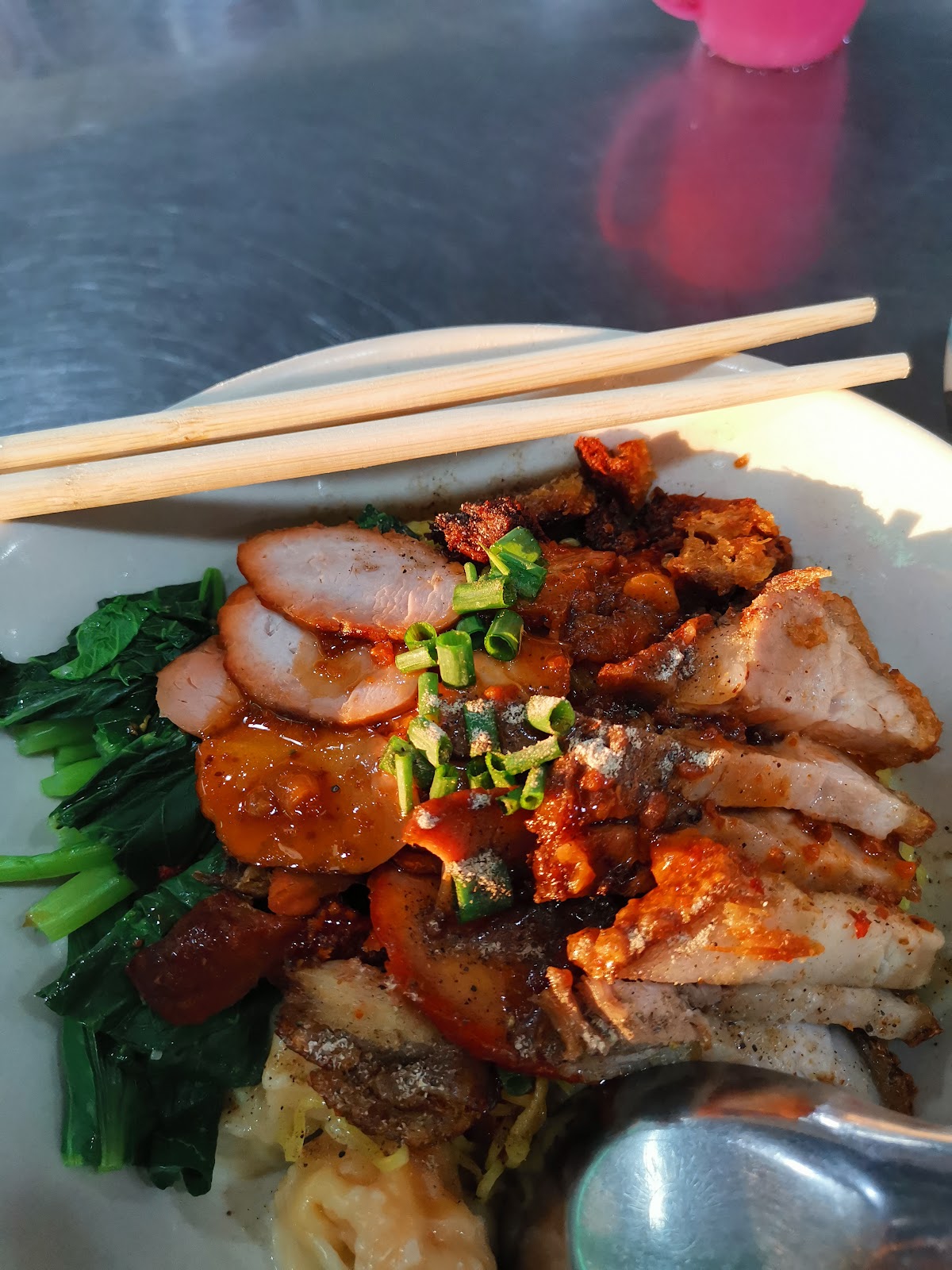 Phong Phet Shop, Red and Crispy Pork with Rice