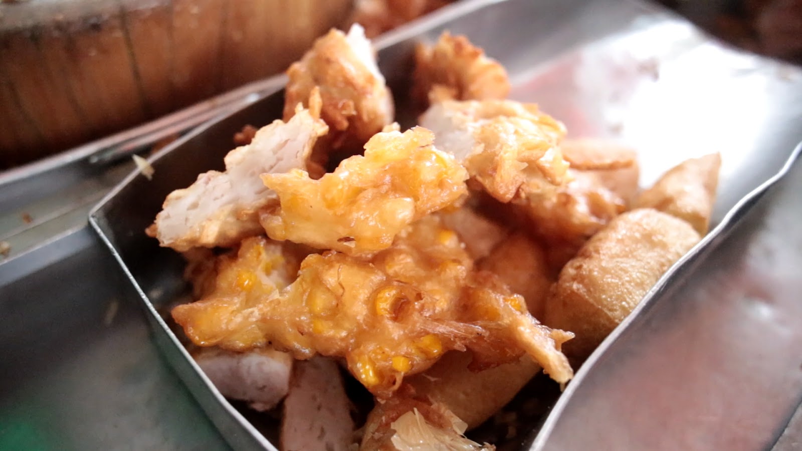Khun Nong shop: fried tofu, fried taro, fried spring rolls
