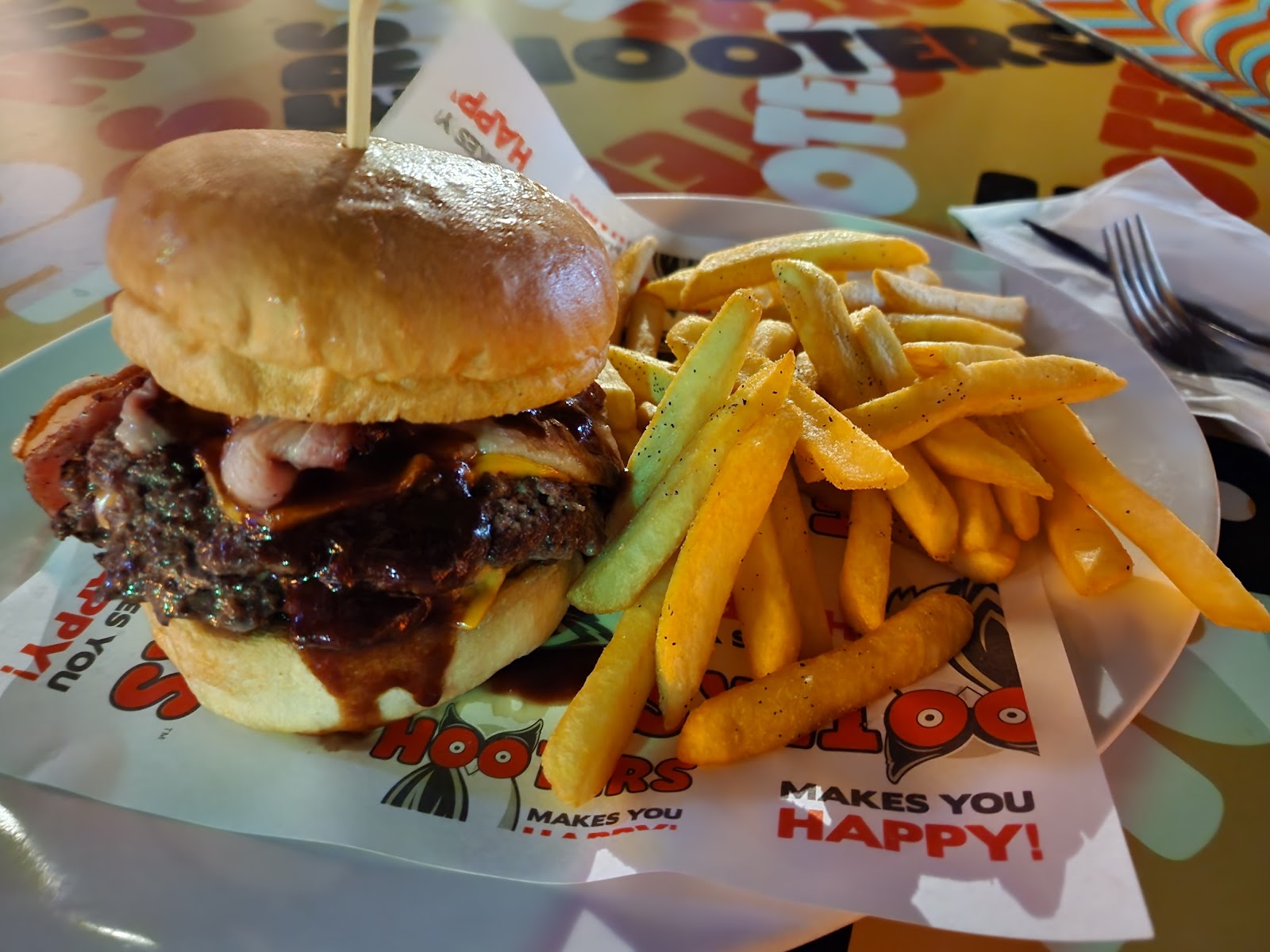 Hooters Nana | American Restaurant & Sports Bar