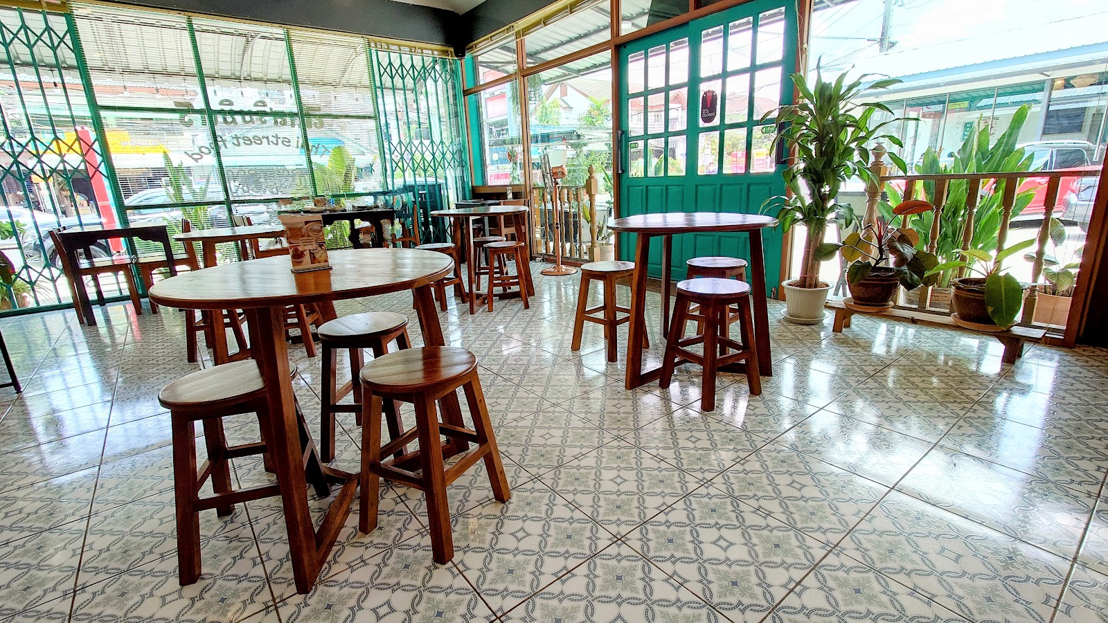 S. Sermmit (Thai street food)