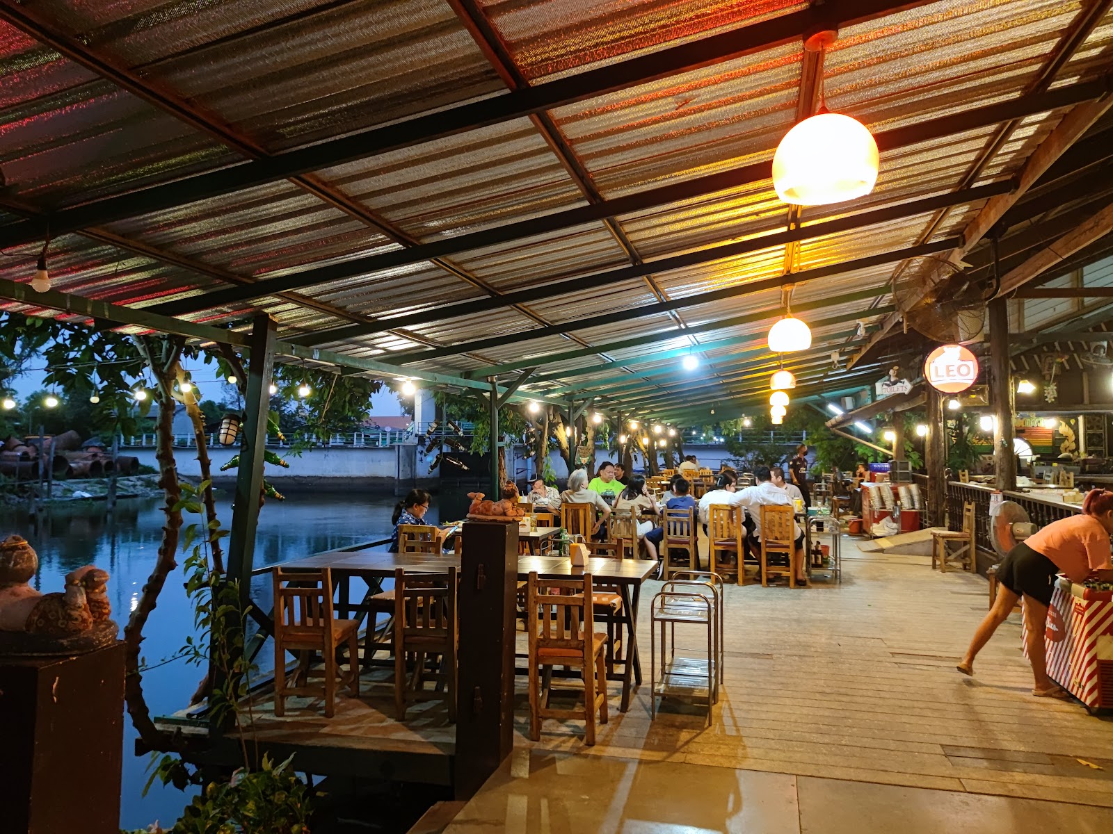 Suan Arharn Ruan Chom Dao Restaurant