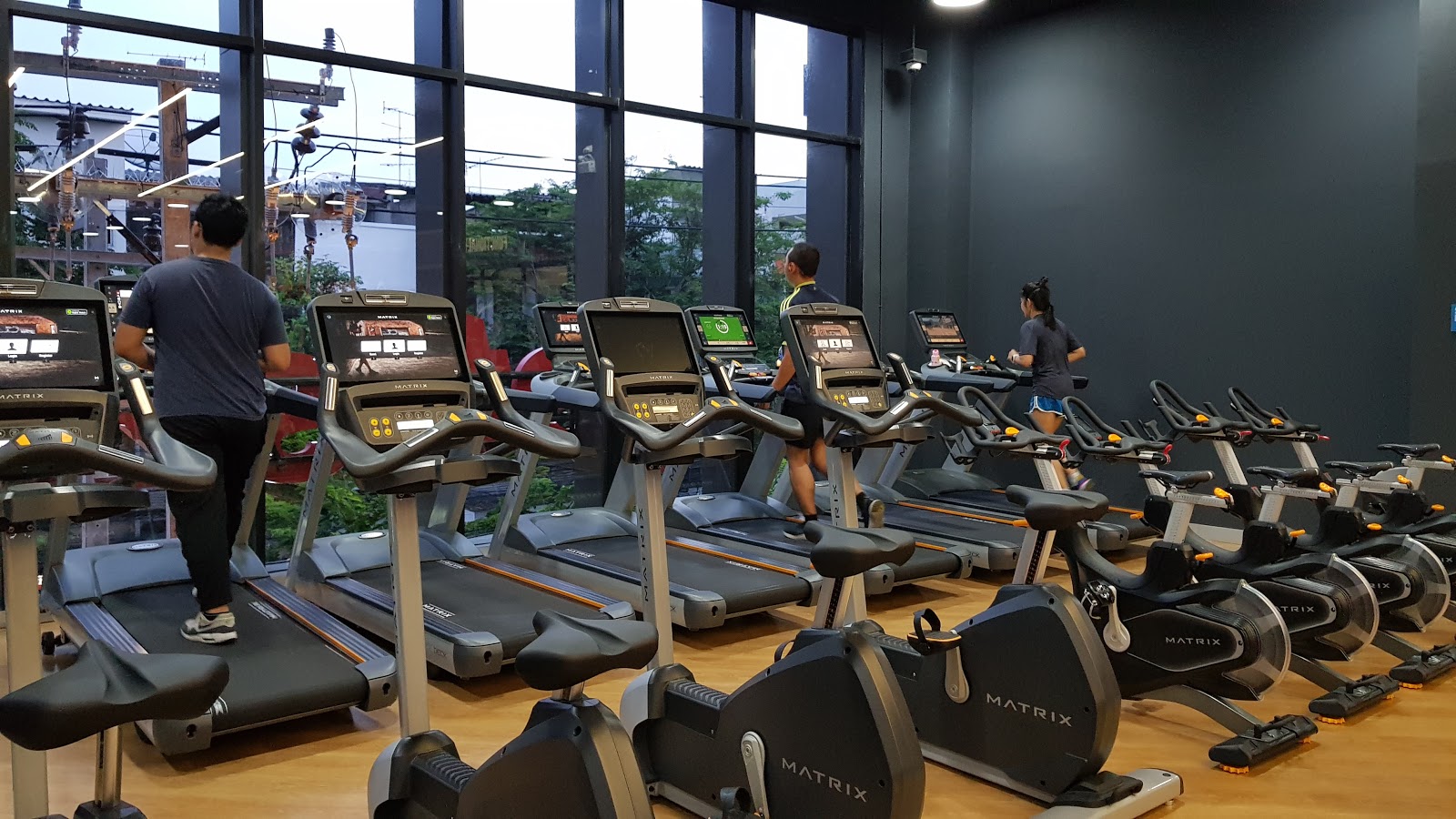 Jets 24 Hour Fitness – Market Place Dusit