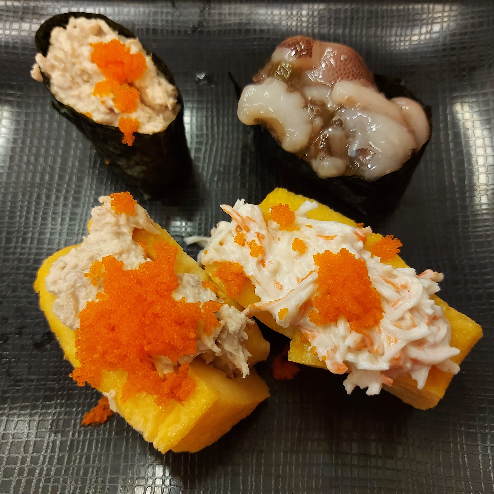 Mon Mee Sushi Din Daeng Branch