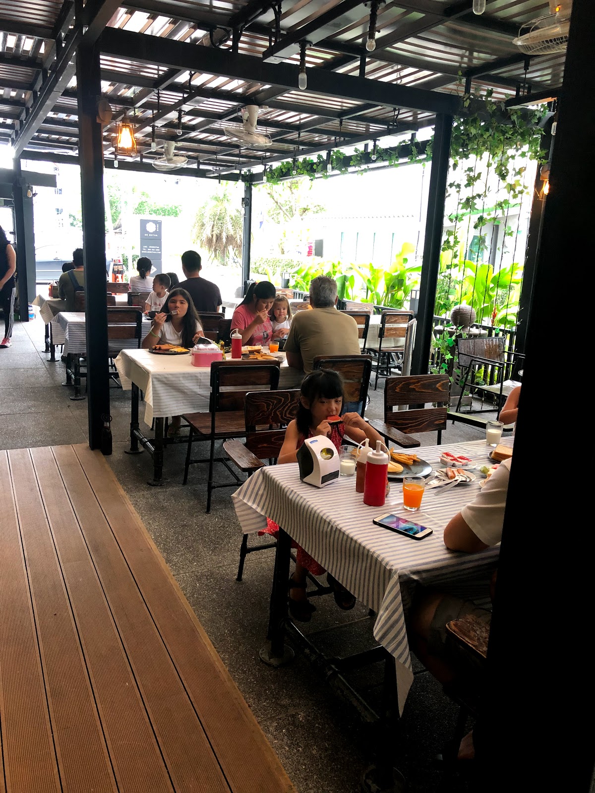 Coffee Bar &#038; Bistro