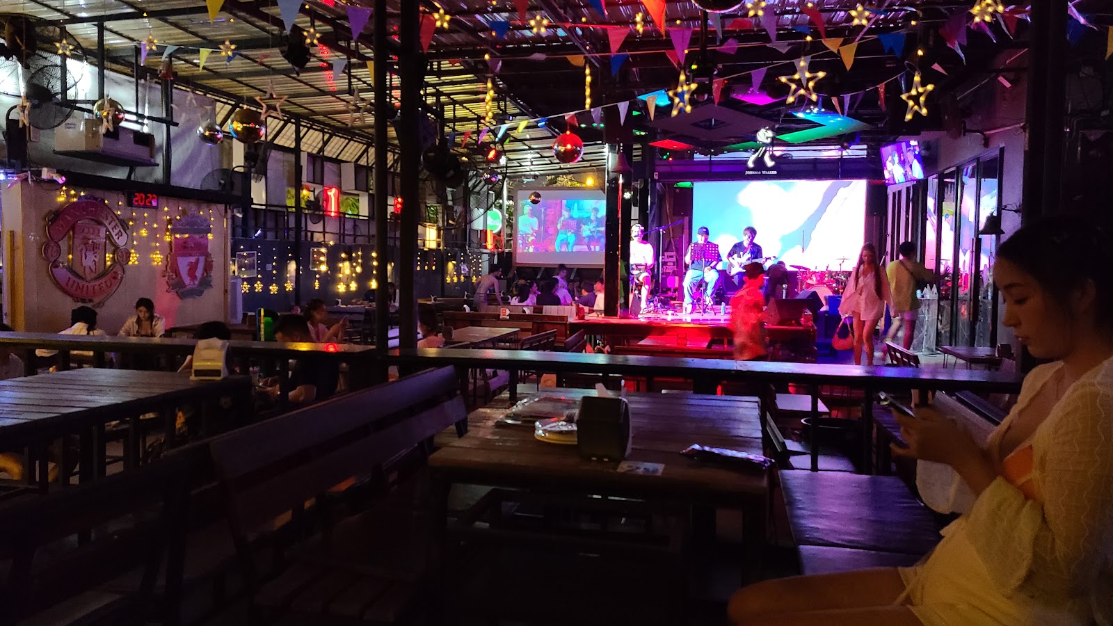 Paikan Yai Bar & Restaurant