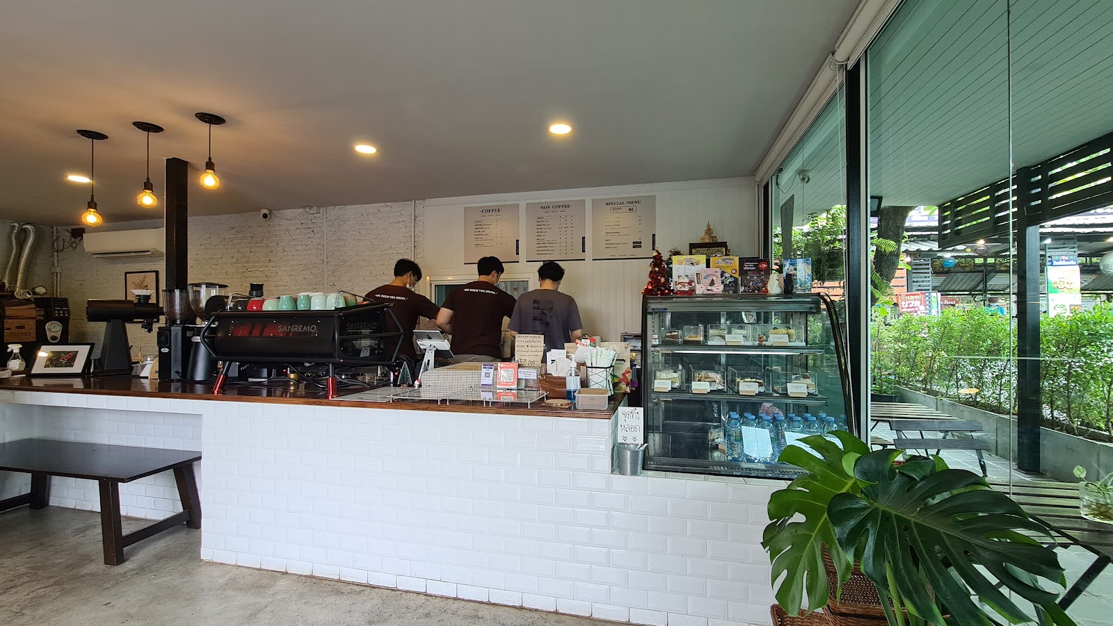 MELLOW COFFEE Homemade roaster & bakery