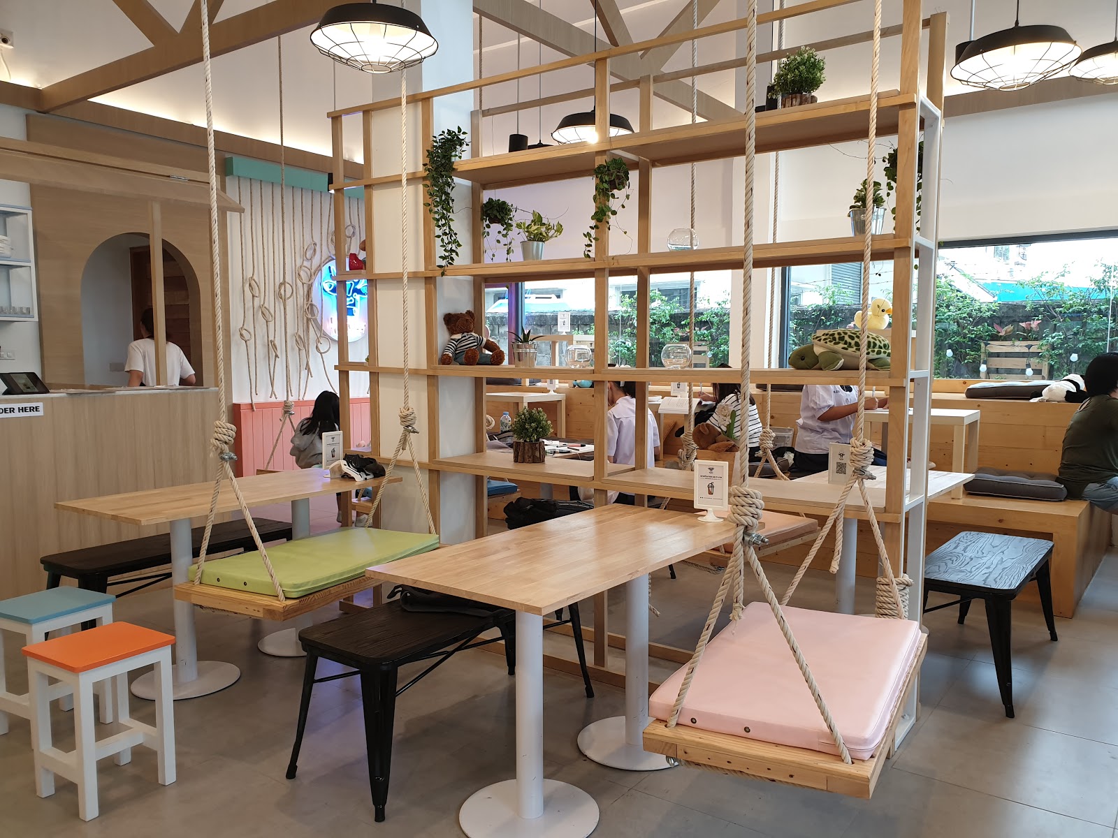 MorMor Milk Cafe, toast, fresh milk, fresh coffee, and many other desserts.