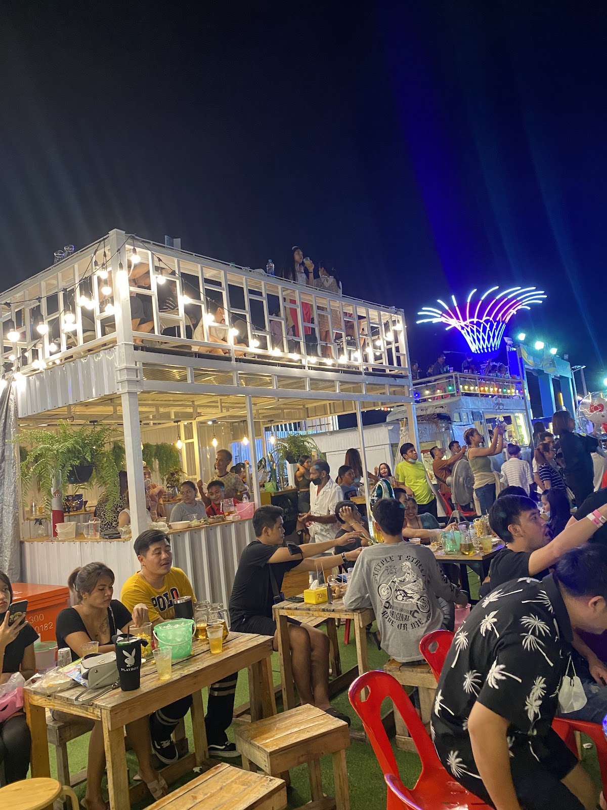 Faproen Beer Garden, Chai Thit Market