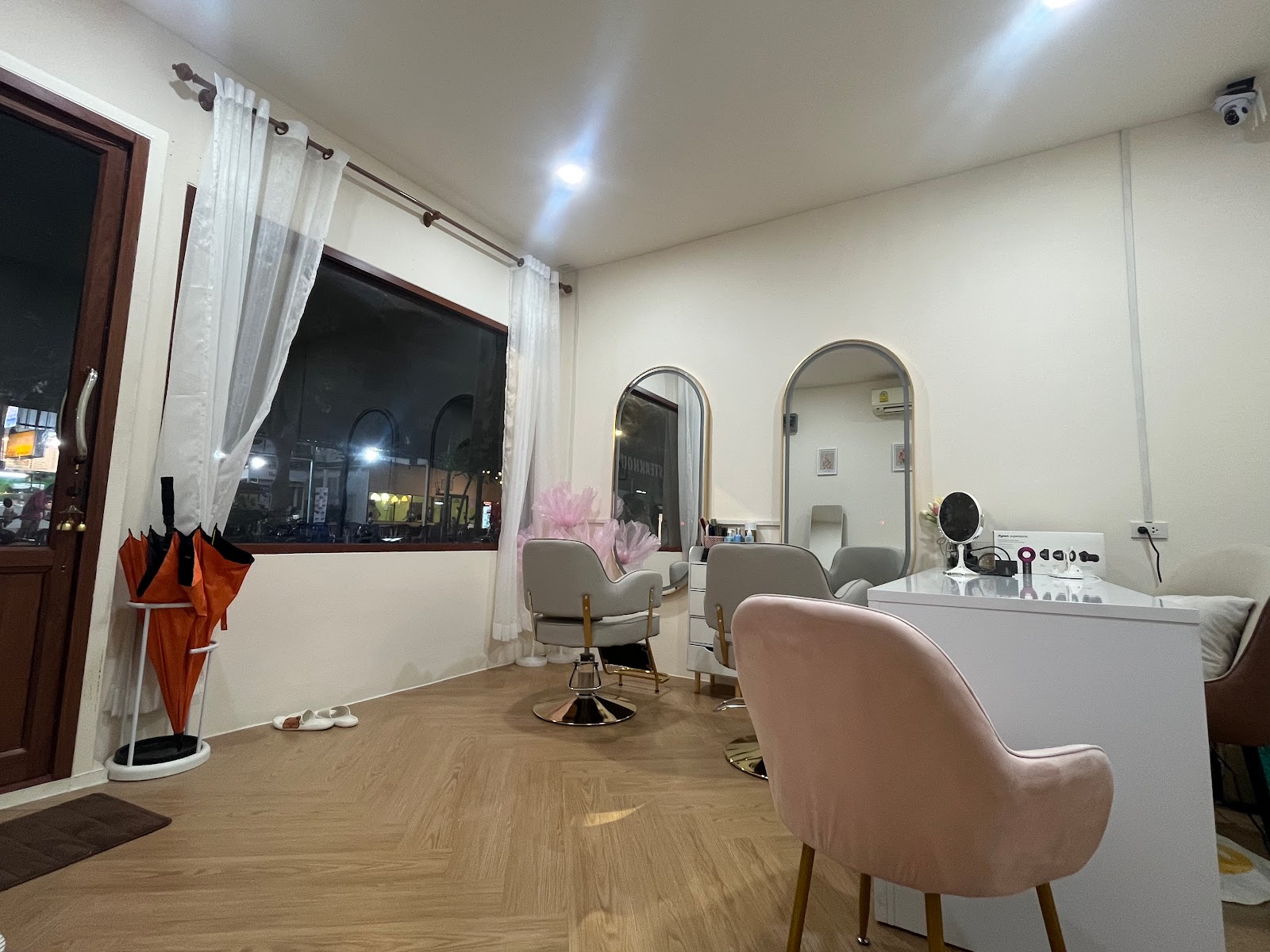 EYES Clear Acne & Spa