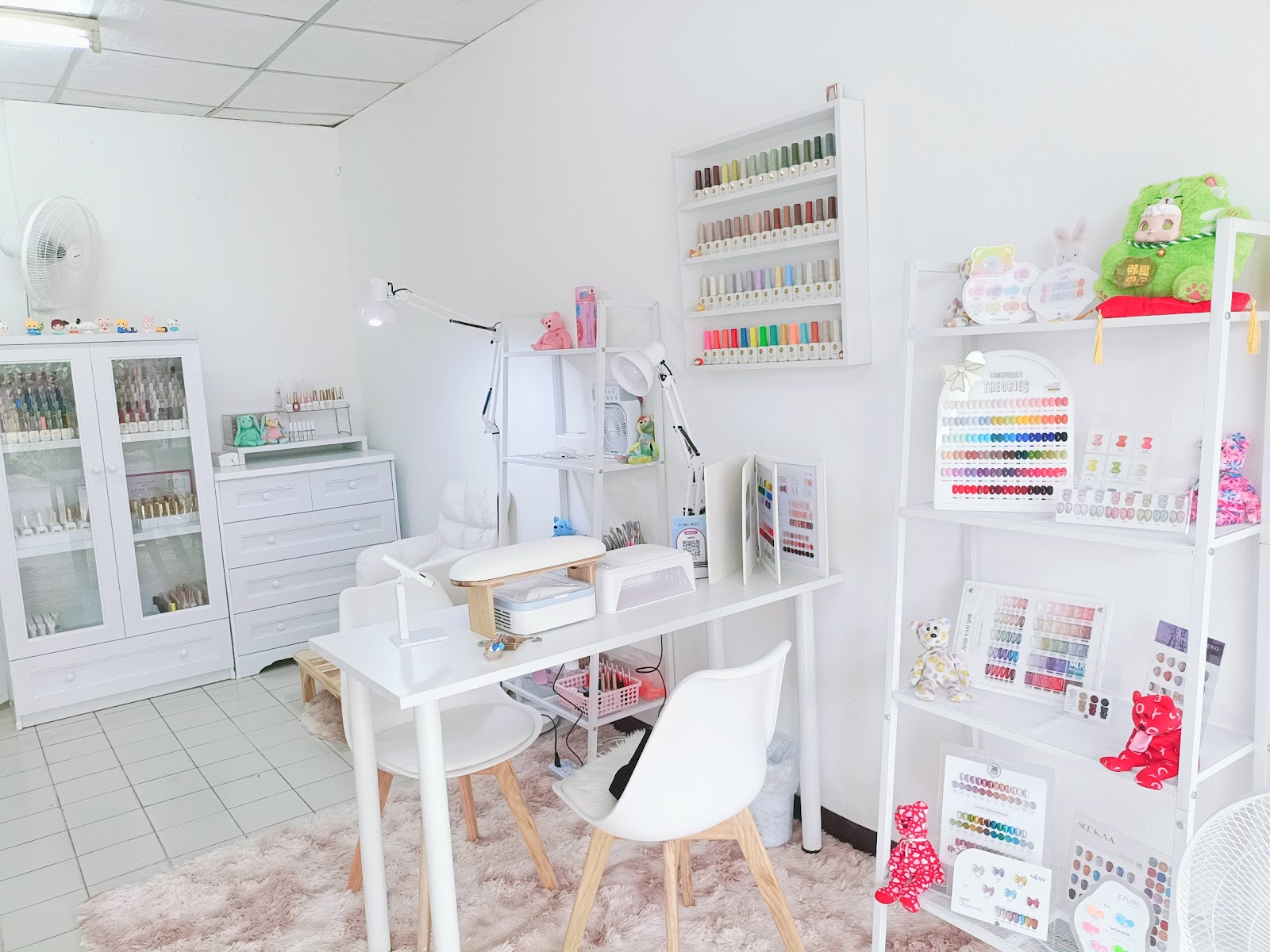 Lung Nail. Gel Nail Salon