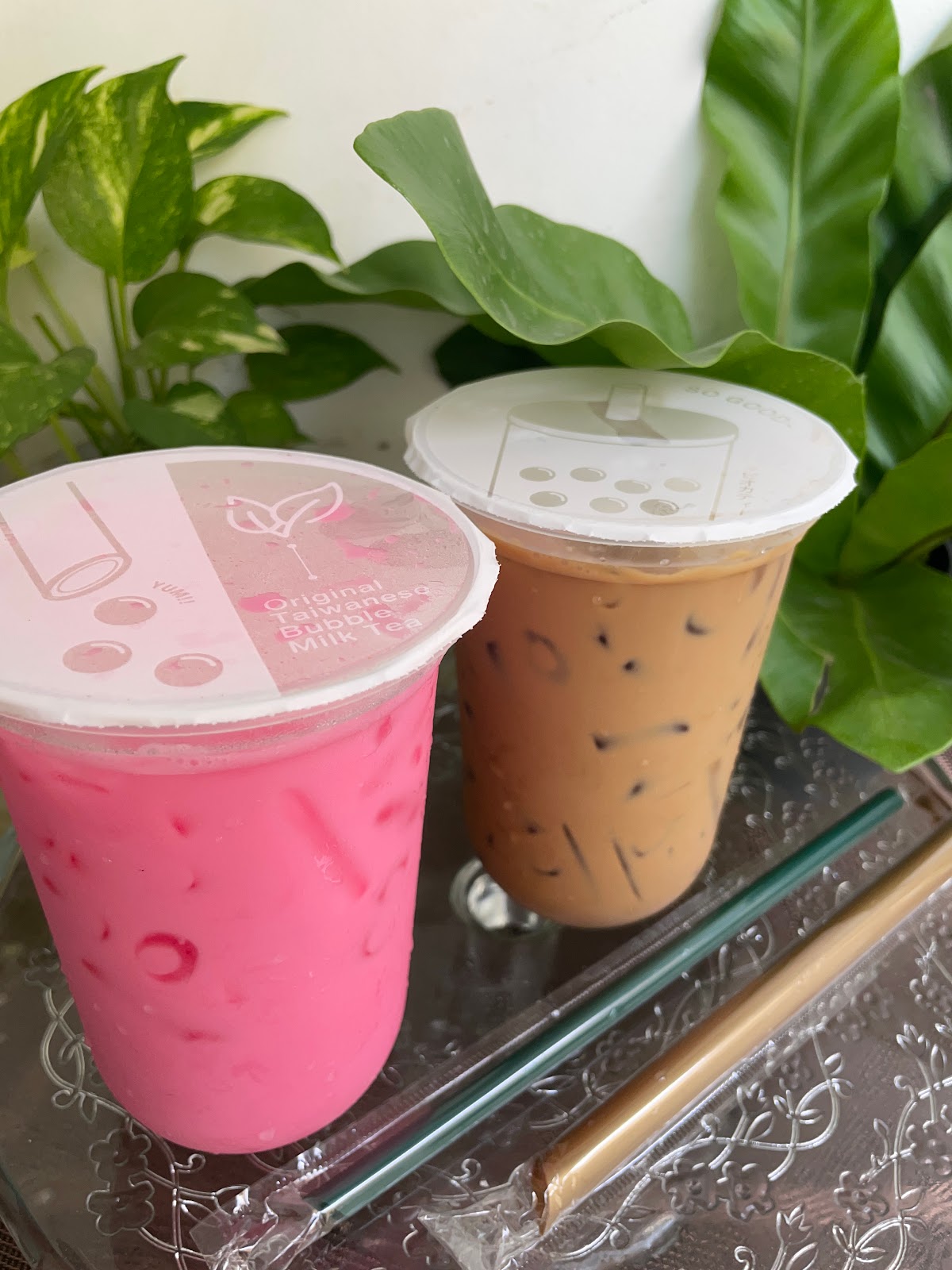 Fresh tea and coffee at Yaya Cafe