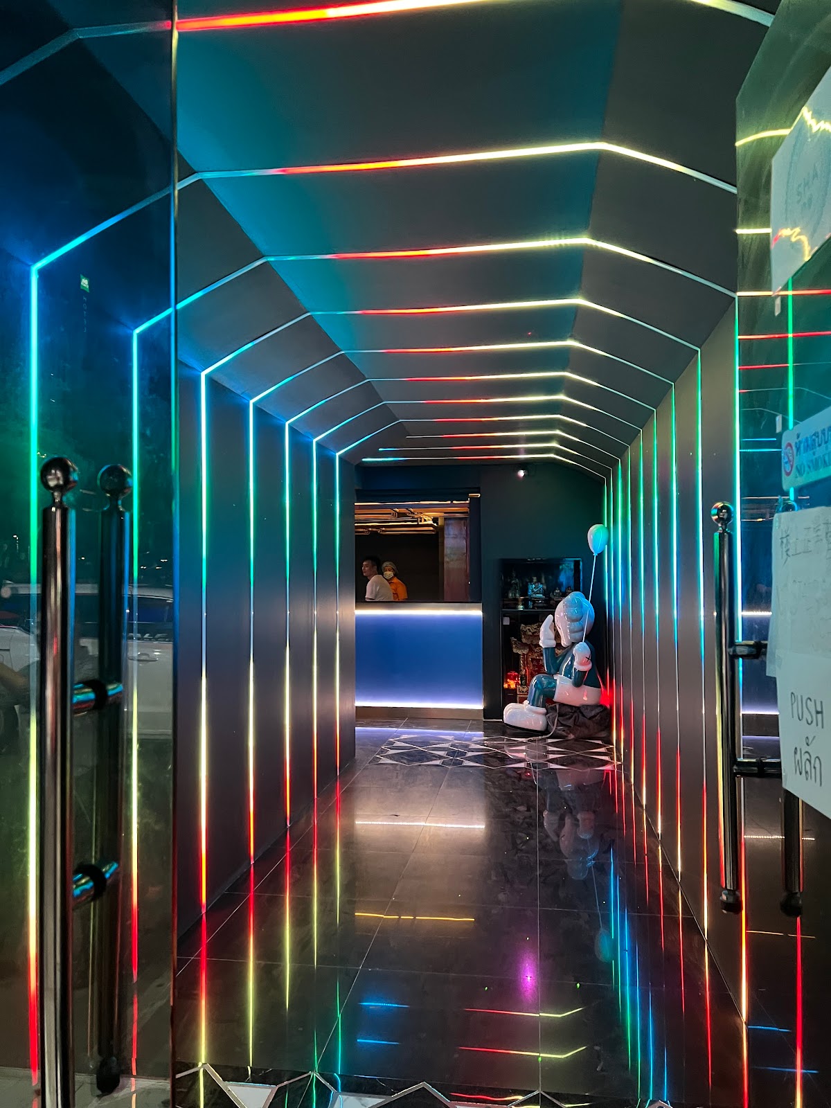 Half-drunk club Half-drunk music bar