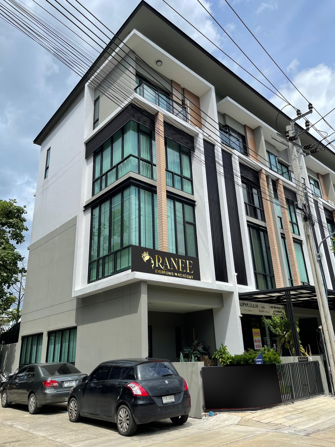 Lanny Eyebrow Academy